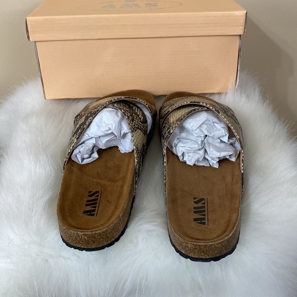 𝅺nwb slide on sandals - Picture 3 of 5